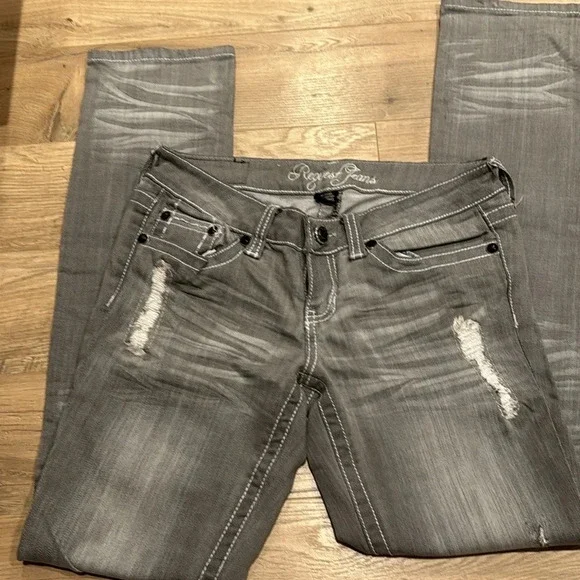 REQUEST Women’s size 9 grey distressed jean - Picture 3 of 7
